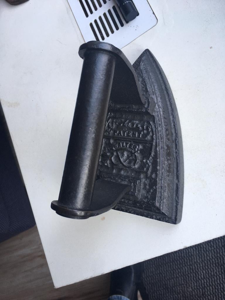 oud antiek ijzeren strijkijzer, Antiek en Kunst, Antiek | Gereedschap en Instrumenten, Ophalen