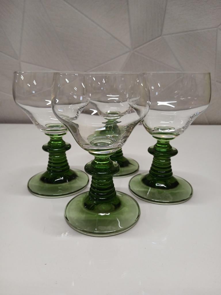 Wijnglazen met mooie groene voet., Antiek en Kunst, Antiek | Glas en Kristal, Ophalen of Verzenden