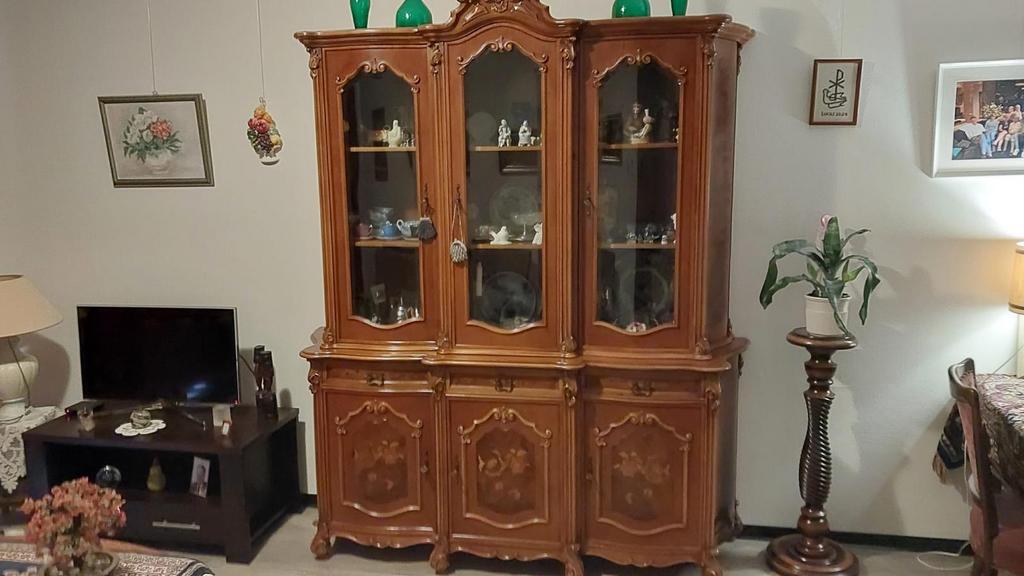 Italiaanse notenhouten buffetkast, Huis en Inrichting, Ophalen, Gebruikt, 200 cm of meer, Klassiek