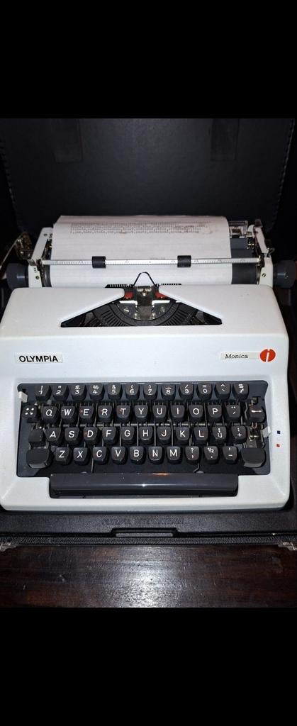 Olympia, Monica typemachine in orgineel opberg koffer,, Diversen, Typemachines, Ophalen, Gebruikt