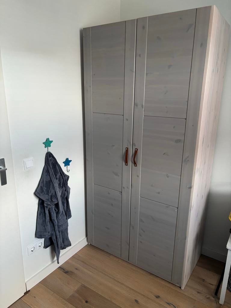 Gave Lifetime kledingkast - Grijs/Wit Hout, Ophalen, Met deur(en), Gebruikt, 200 cm of meer