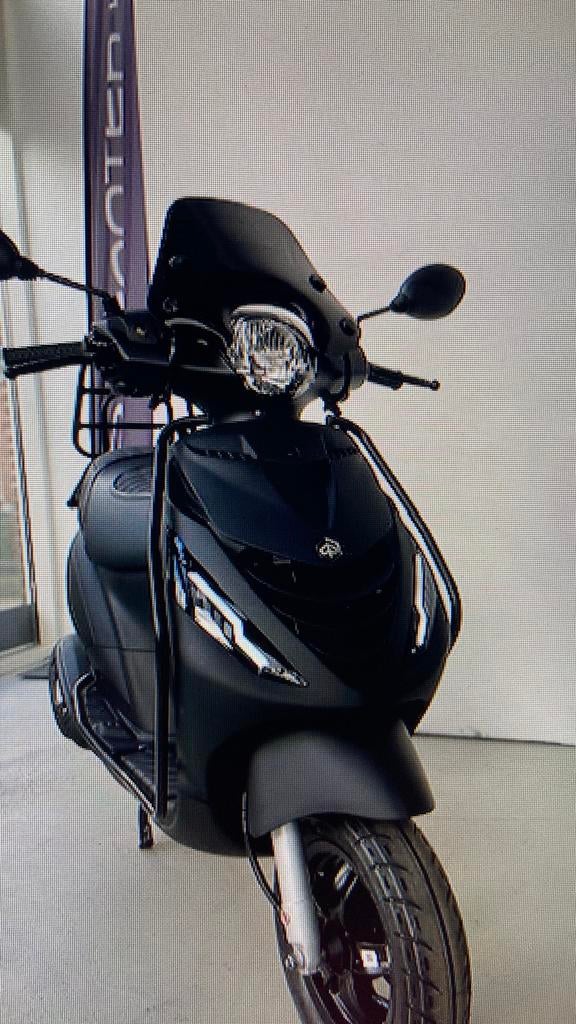 ️GEZOCHT️Piaggio zip opknapper, Fietsen en Brommers, Scooters | Piaggio, Ophalen, Zo goed als nieuw, Benzine, Zip