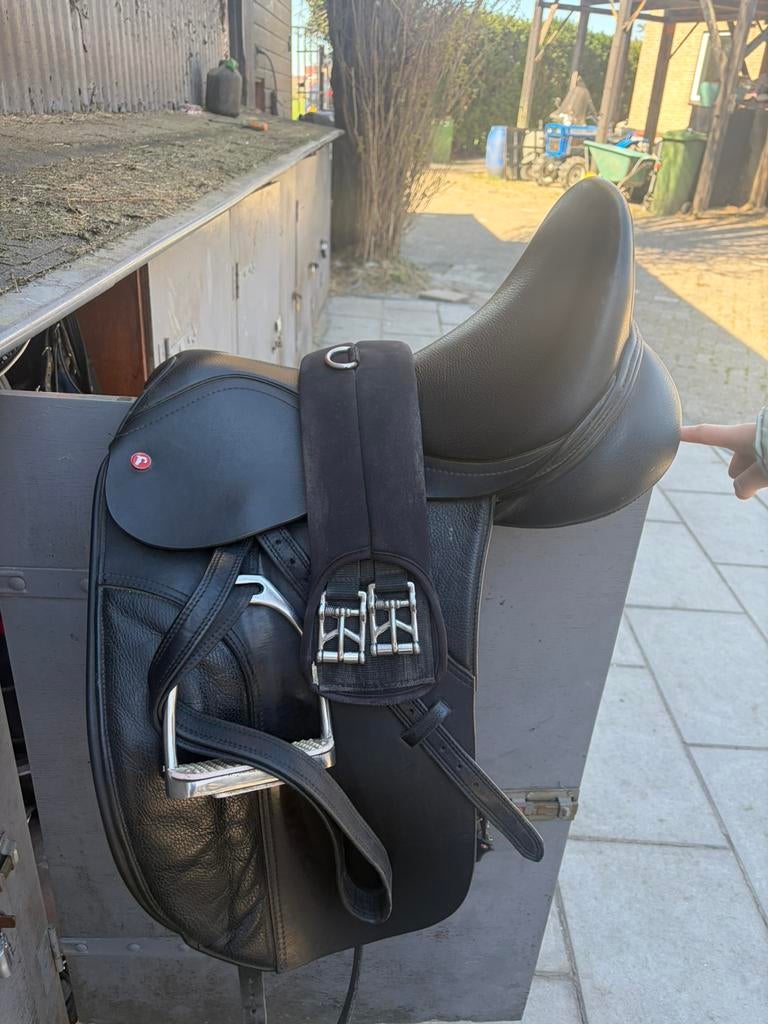 Dressuur zadel compleet, Ophalen, Zo goed als nieuw, Dressuur