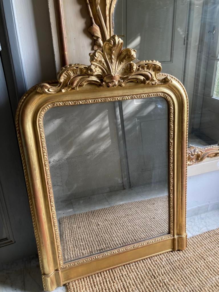 Antieke franse spiegel met kuif bladgoudverguld, Antiek en Kunst, Ophalen, Rechthoekig, Minder dan 50 cm