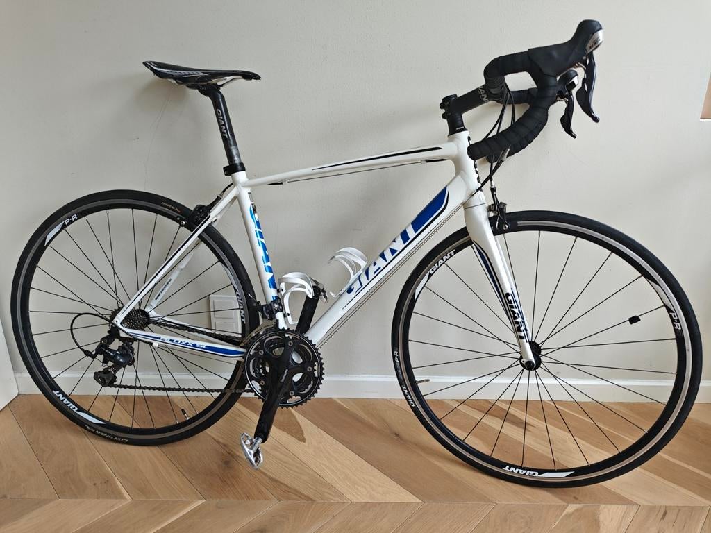 Giant Defy (Shimano 105) – maat M –perfecte instap racefiets, Ophalen, Gebruikt, Aluminium, Giant