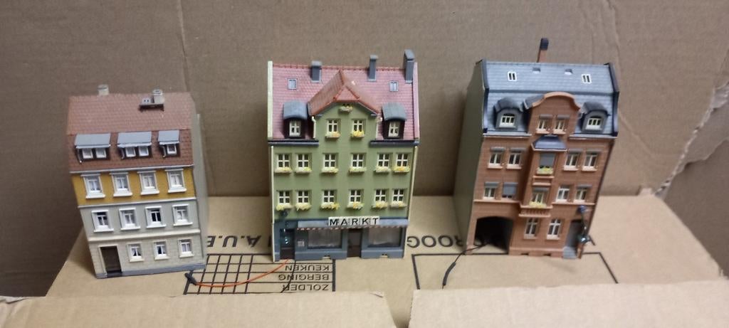 Te koop 13 mooie huizen voor ho Gelijkstroom of Wisselstroom, Verzenden, Zo goed als nieuw, Gelijkstroom, Overige merken