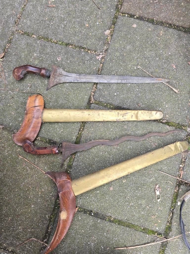 Set van 2 antieke Indonesische Krissen met schede, Ophalen of Verzenden