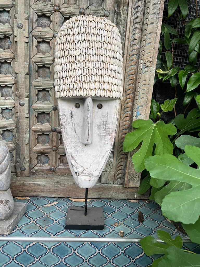 Javaans masker bewerkt met schelpen uit Indonesie handwerk, Antiek en Kunst, Kunst | Beelden en Houtsnijwerken, Ophalen of Verzenden