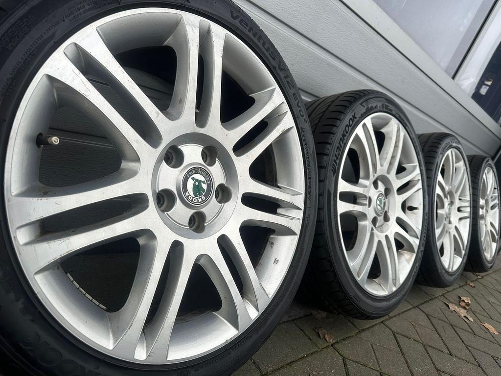 Orig. 18 inch Skoda Ocatvia Jetti SuperB velgen zomerbanden, Auto-onderdelen, Banden en Velgen, 18 inch, Gebruikt, -, -