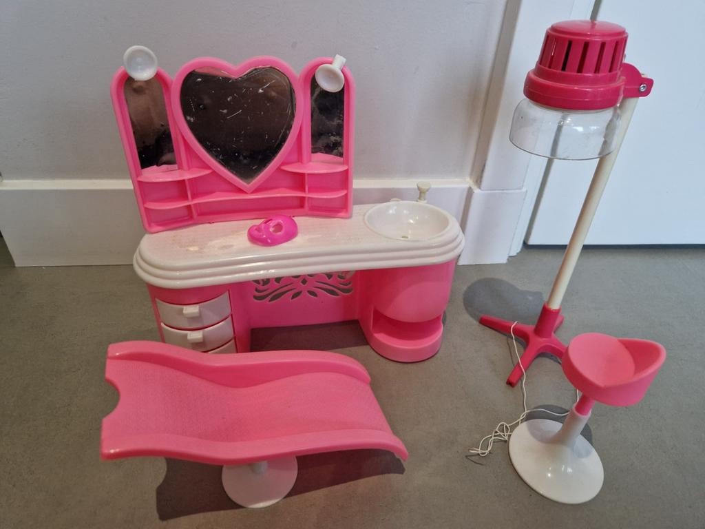 Barbie Kapsalon Speelset met Stoel en Föhn, Ophalen