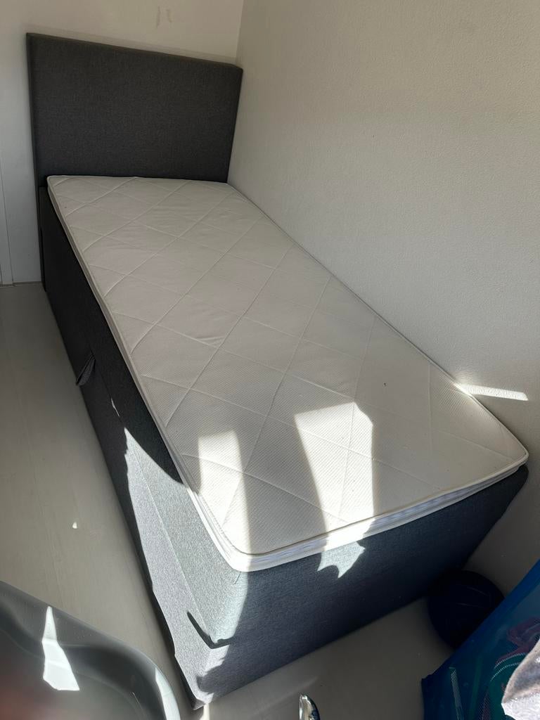 Grijze boxspring van Leenbakker met opbergruimte, Gebruikt, 90 cm, Eenpersoons, Ophalen of Verzenden
