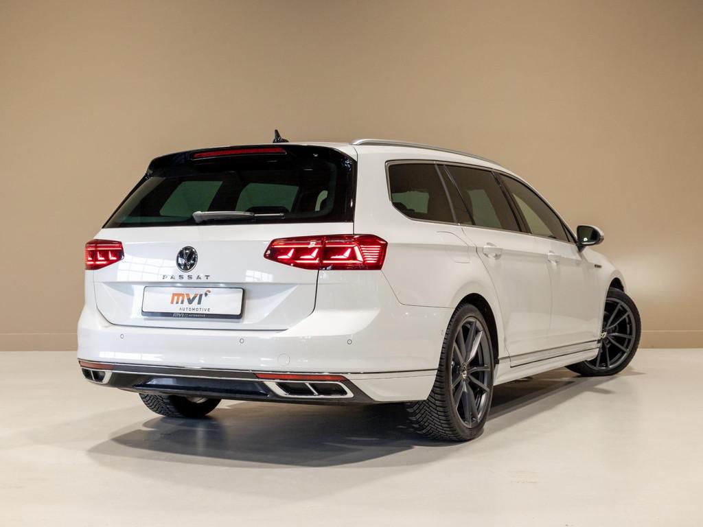 Volkswagen Passat Variant 1.5 TSI R-Line Business + / 150pk, 730 kg, 4 cilinders, Wit, 1379 kg