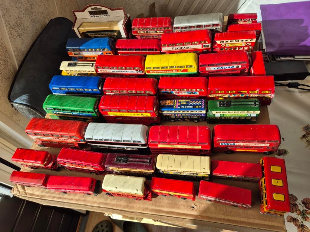 37 Londen busses bussen dubbeldekkers, Hobby en Vrije tijd, Modelauto's | 1:24, Ophalen of Verzenden, Nieuw, Overige merken
