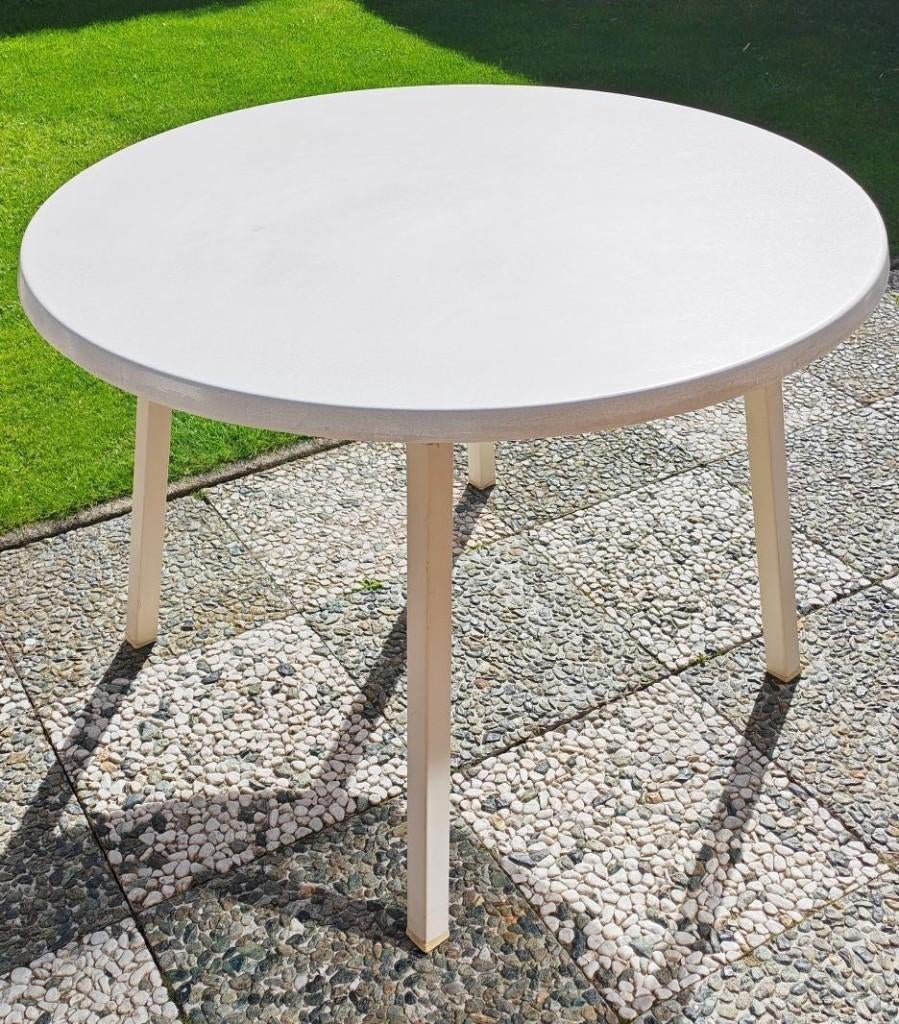 Te koop: Tuintafel Werzalit + 2 houten tuinstoelen, Ophalen, Gebruikt, Rond, Kunststof