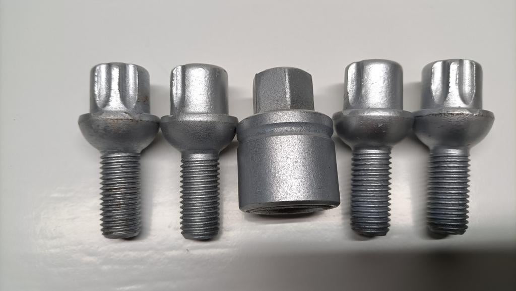 Slotbouten voor Toyota, Ophalen