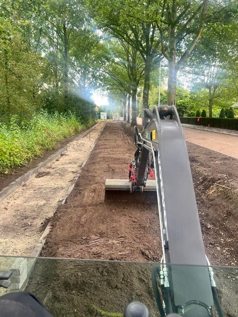 Minigraver met machinist 24/7, Diensten en Vakmensen, Tuinmannen en Stratenmakers, Garantie, Tuinontwerp