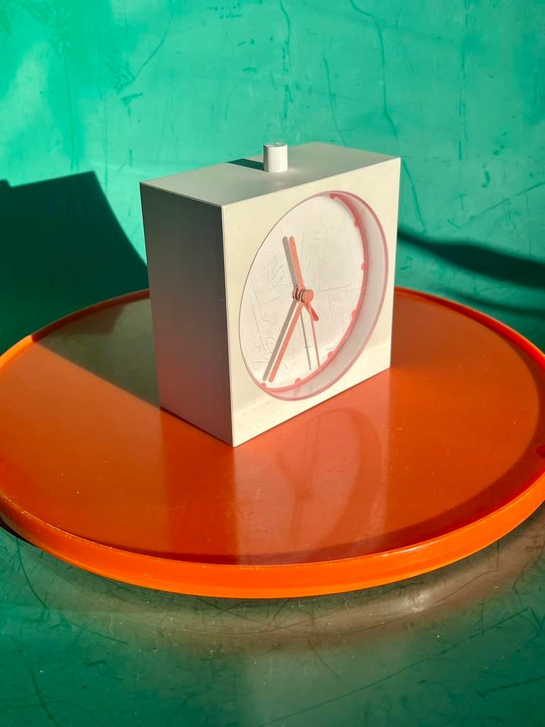 Vintage IKEA wekker alarmklokje wit roze vierkant BAJK, Ophalen of Verzenden, Gebruikt, Analoog, Wekker of Tafelklok