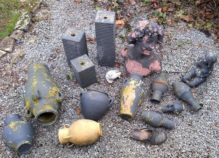 Tuinbeelden div. Amfora, pilaren, kinderen, dieren.Decoratie, Ophalen, Gebruikt, Overige materialen, Mensenbeeld