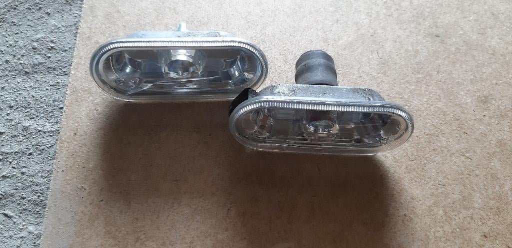 Set witte knippers in de voor schermen Golf 4 model, Ophalen of Verzenden