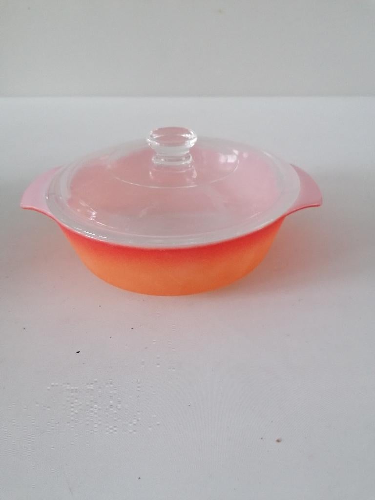 Fire-King schaal met deksel, Huis en Inrichting, Keuken | Servies, Ophalen of Verzenden, Glas, Overige stijlen, Schaal of Schalen