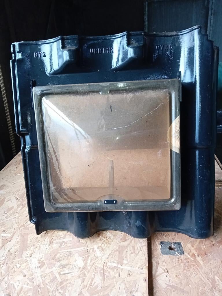 Debink Dakpan met Venster - Zwart, Gebruikt, Steen of Klei, Zwart, Ophalen of Verzenden