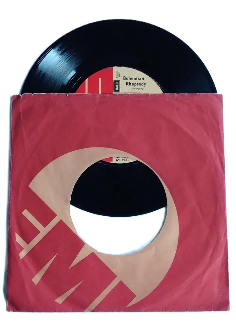 Top2000#0001 Queen - Bohemian rhapsody (info*), Cd's en Dvd's, Vinyl Singles, Zo goed als nieuw, Single, Overige genres, 7 inch