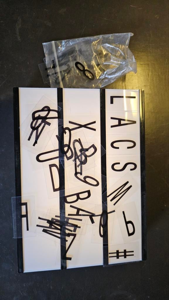 Lichtbak 20x30cm met losse letters, helder+zwarte letters, Ophalen, Zo goed als nieuw