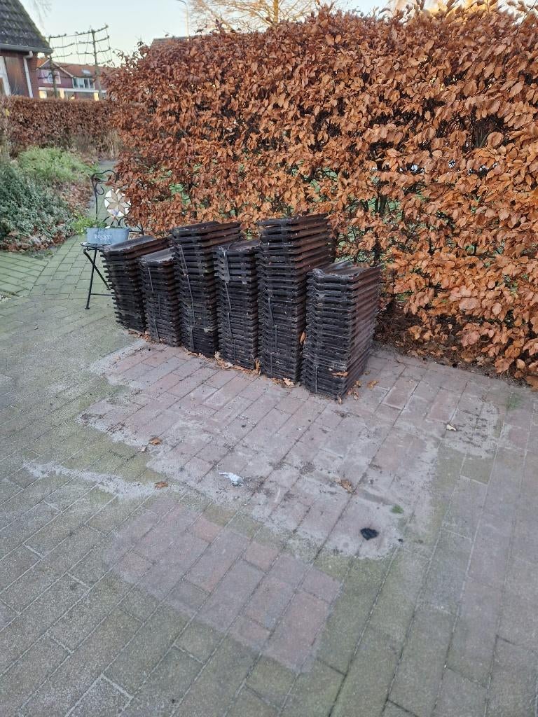 Dakpannen LAATSTE KANS, VERNIETIGING 25 APRIL, Ophalen, Steen of Klei, Zwart, Dakpannen