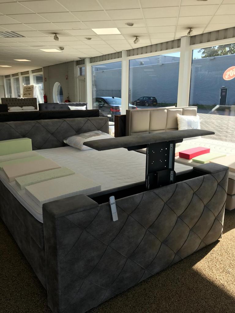 Actie ! Boxspring luxe 180x200 met tv lift voetbord !, Huis en Inrichting, Slaapkamer | Boxsprings, Ophalen, 180 cm, 200 cm, Nieuw