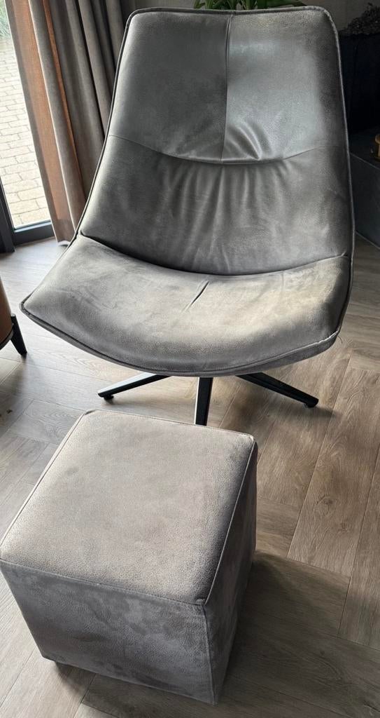 Draaibare relax fauteuil met hocker, Huis en Inrichting, Fauteuils, Zo goed als nieuw, Overige materialen, 75 tot 100 cm, Minder dan 75 cm