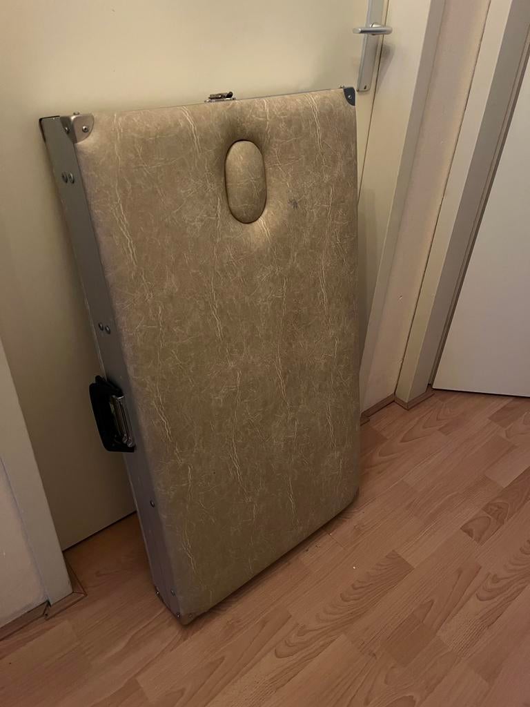 Opvouwbare massagetafel, draagbaar en stevig., Ophalen, Gebruikt, Massagetafel