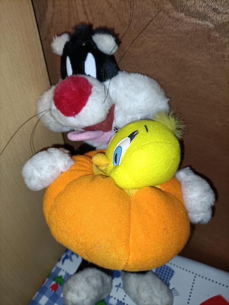 Sylvester knuffel met tweety in zijn armen in pompoen ui, Ophalen of Verzenden, Zo goed als nieuw, Overige typen