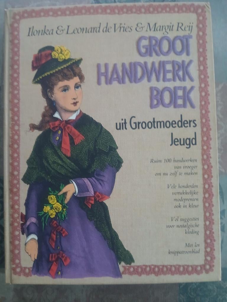 Groot handwerkboek | uit Grootmoeders jeugd, Ophalen of Verzenden, Vrouw, Overige merken
