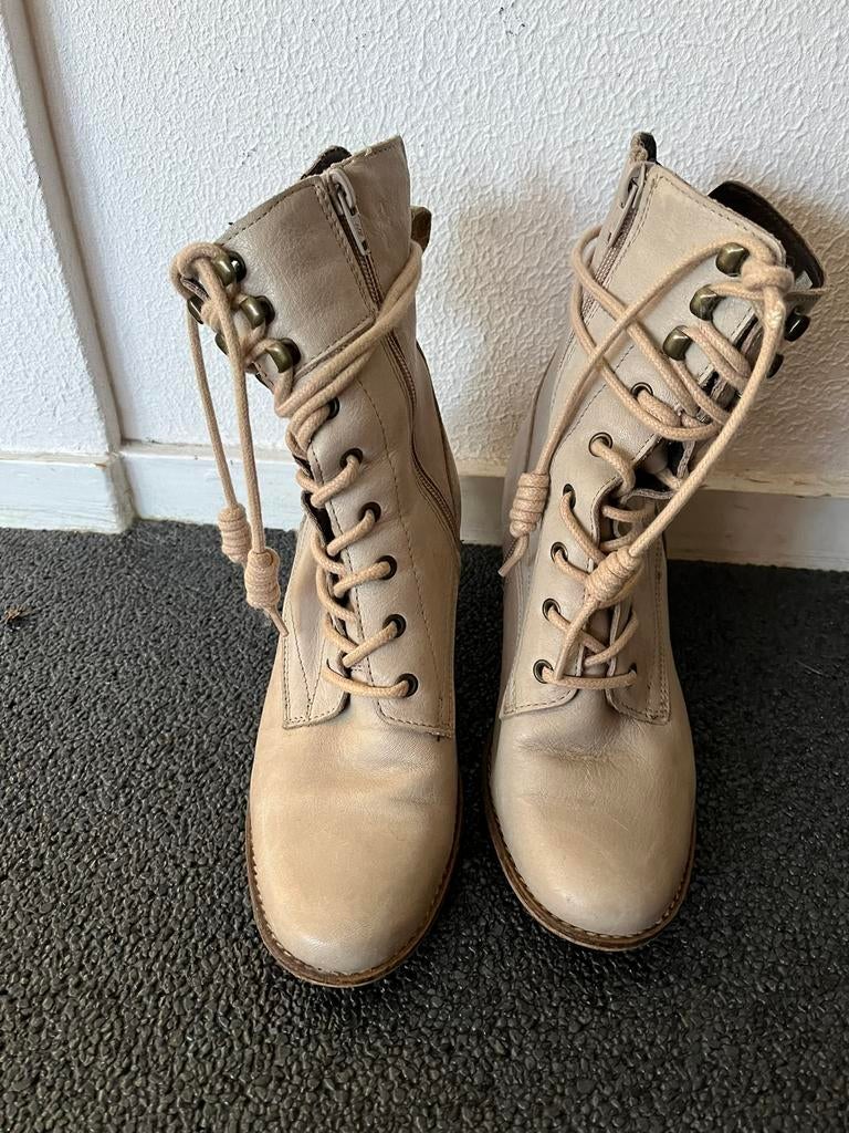 Cellini halfhoge rijg laarzen laarsjes met hak, Ophalen, Beige, Lage of Enkellaarzen, Zo goed als nieuw