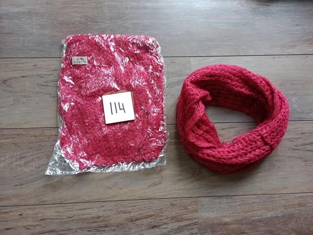 Warme colsjaal. Ronde sjaal. Rood. Nieuw! 114, Kleding | Dames, Ophalen of Verzenden, Nieuw, Sjaal