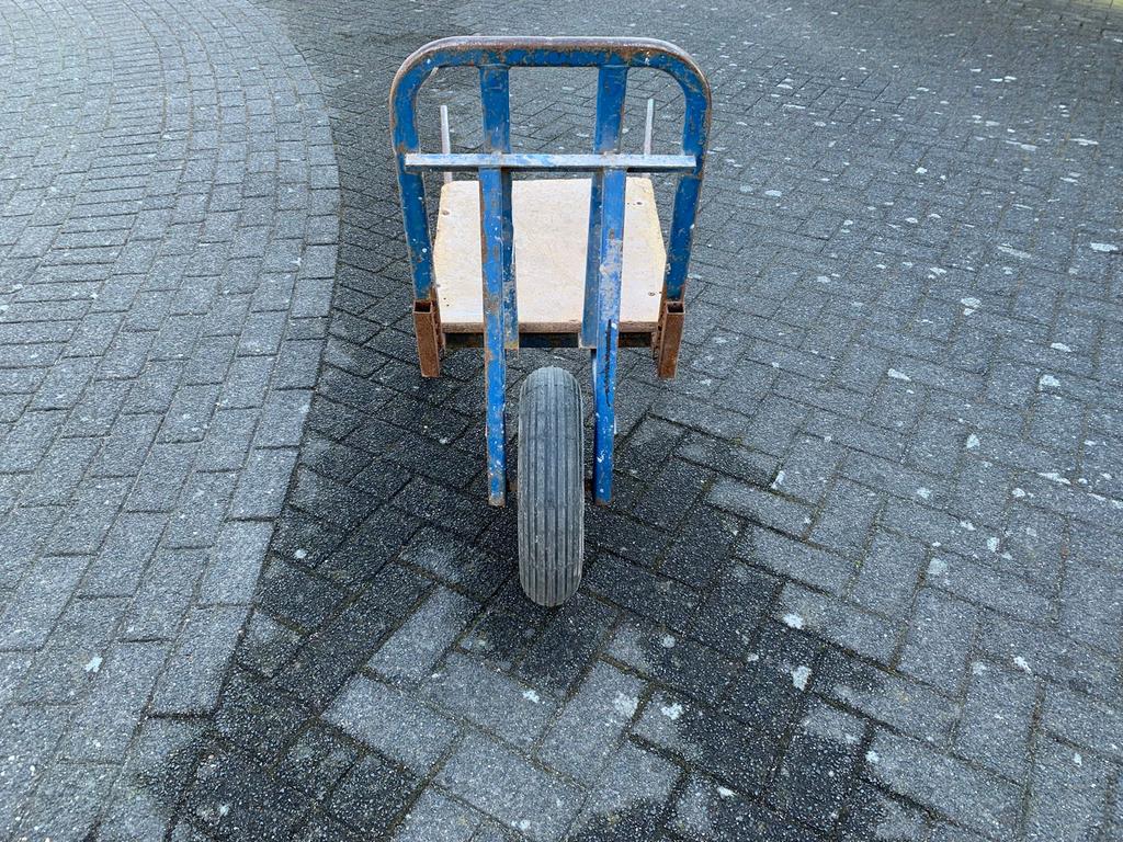 Robuuste steenkruiwagen met laadplank, Doe-het-zelf en Verbouw, Transportwagens, Ophalen, Gebruikt