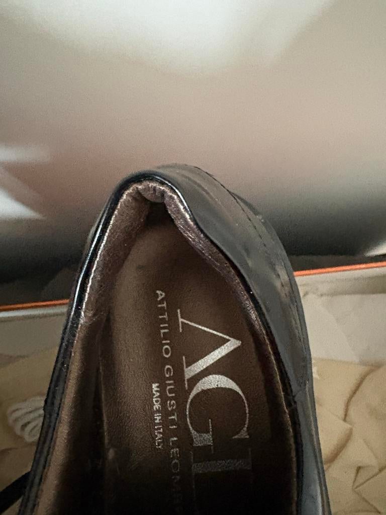 AGL Sneakers Maat 38 - Zwart met Goudkleurige Neus, Ophalen of Verzenden, Gedragen, Zwart, Sneakers of Gympen