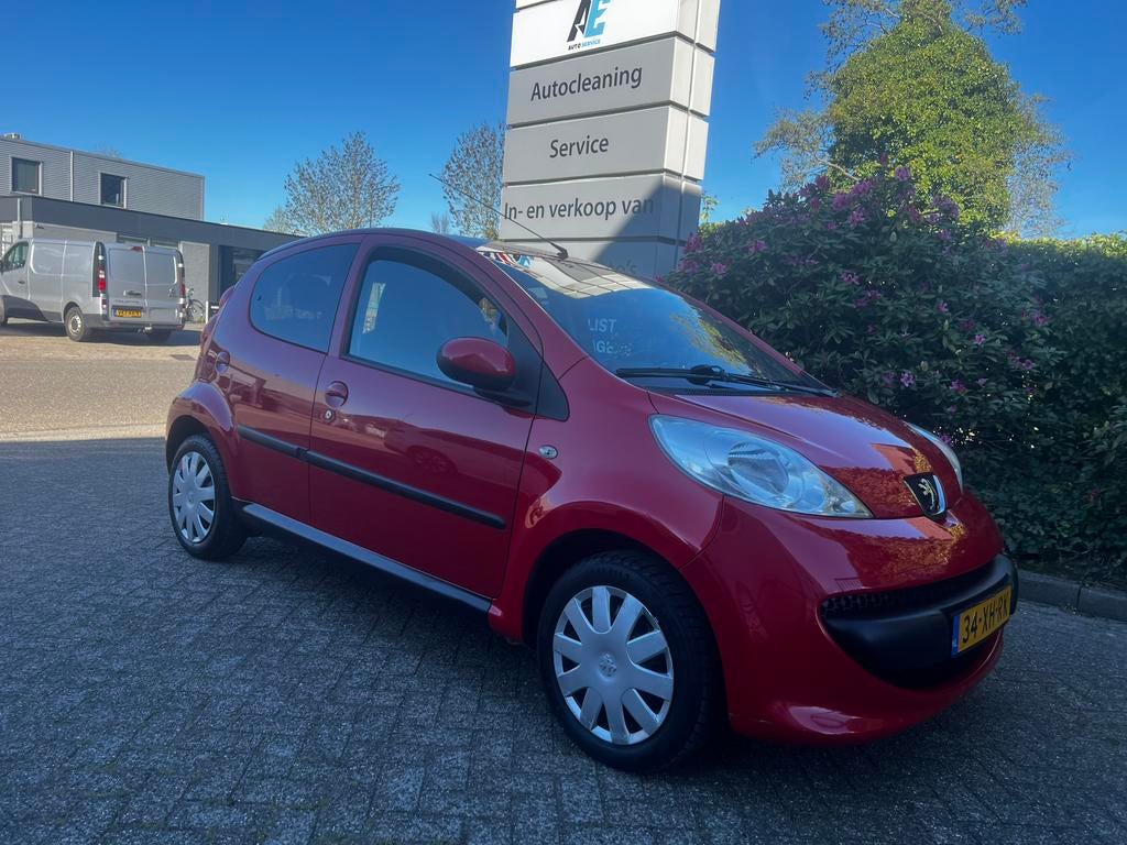 Peugeot 107 1.0 12V 5DR 2007 Rood, Auto's, Peugeot, Voorwielaandrijving, 4 stoelen, 68 pk, Origineel Nederlands