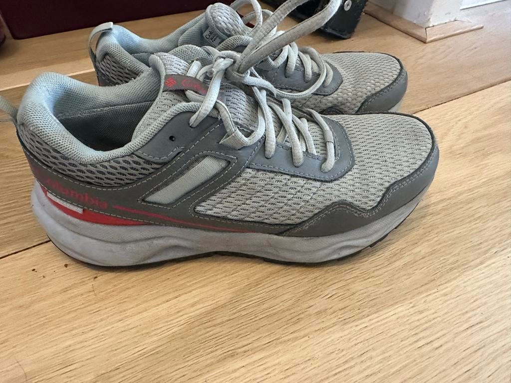 Columbia Sportschoenen - Grijs met Rood, Kleding | Dames, Ophalen, Gedragen, Grijs, Sportschoenen