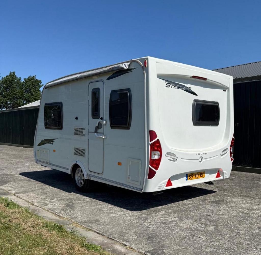 Tourcaravan Lunar Stellar 2010 - Nieuwe inrichting & voorten, Overige merken, Standaardzit, Tot en met 2, 750 - 1000 kg
