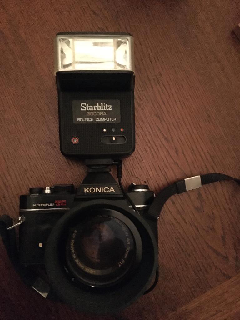 foto toestel  Konica, Audio, Tv en Foto, Fotocamera's Analoog, Ophalen of Verzenden, Gebruikt, Spiegelreflex, Konica