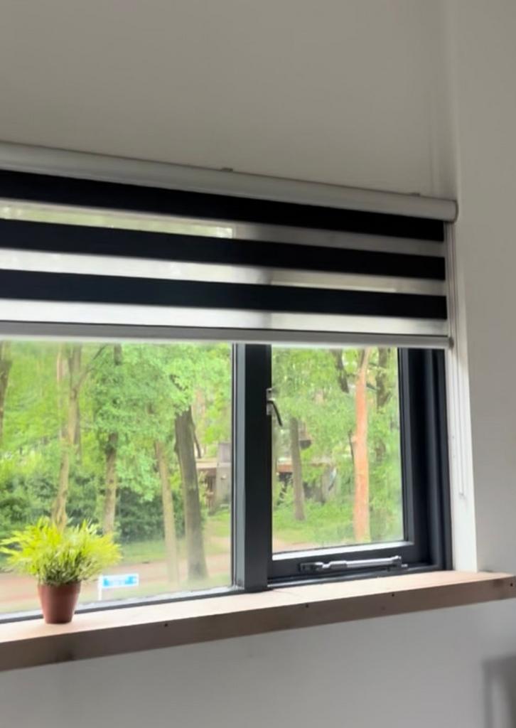 Veneta rolgordijn (breedte: 2500 x hoogte: 1140 mm, Ophalen, Zo goed als nieuw