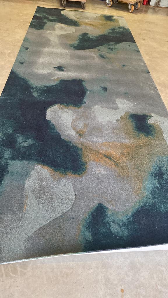 Tapijt groen vlekken #80#, Huis en Inrichting, Stoffering | Vloerbedekking, Ophalen, Nieuw, Minder dan 10 m², Groen