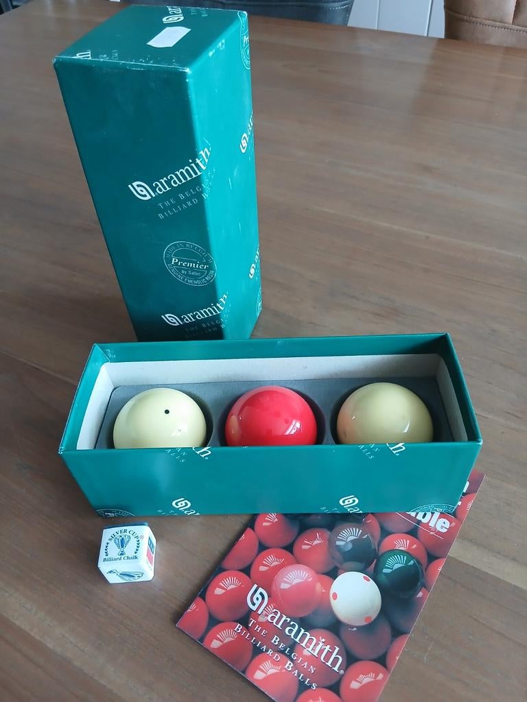 3 biljartballen, Sport en Fitness, Biljarten en Poolen, Ophalen of Verzenden, Zo goed als nieuw, Keu of Ballen