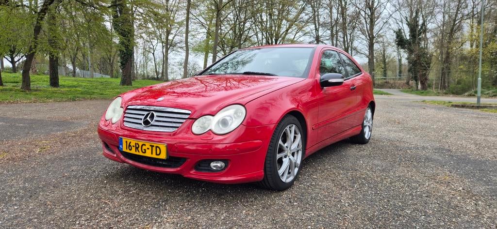 Mercedes-Benz C-Klasse 3.2 C320 Sportcoupe 2005 Rood, Achterwielaandrijving, Zwart, 4 stoelen, 75 €/maand
