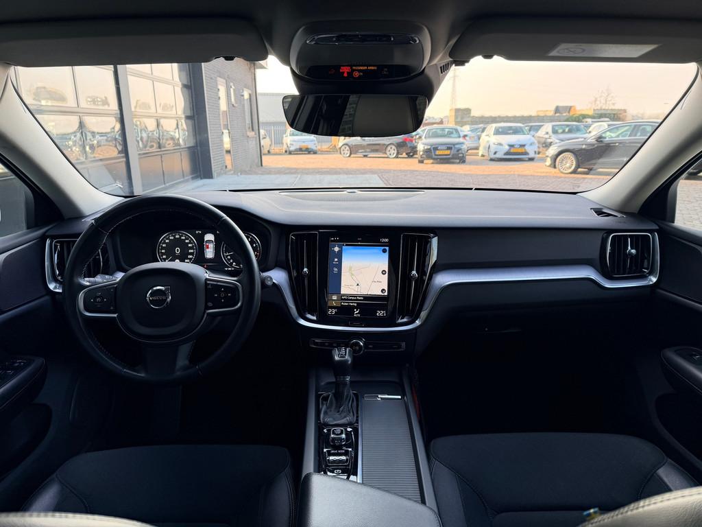 Volvo V60 2.0 T4 Momentum Pro | Navi | DAB+ | Camera | LED |, 15 km/l, 1969 cc, Leder en Stof, Wit
