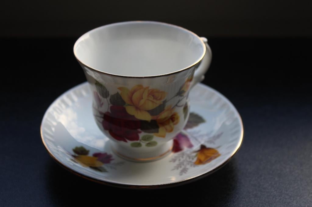 Engelse kop en schotel, Ophalen of Verzenden, Gebruikt, Porselein, Kop en/of schotel