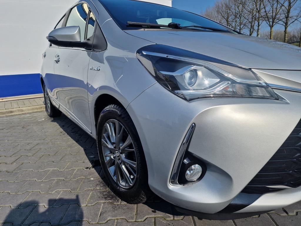 Toyota Yaris 1.5 Full Hybrid  5D Aut 2018 Grijs, Auto's, 1497 cc, Zwart, 4 cilinders, 49 €/maand