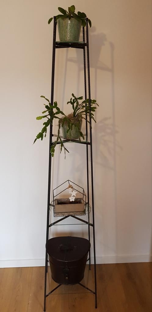 Elegante plantenstandaard / etagère van metaal en glas, Ophalen, Zo goed als nieuw
