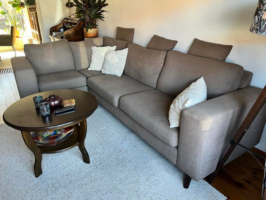 Comfortabele hoekbank in bruine stof, Huis en Inrichting, Banken | Bankstellen, Ophalen, 250 tot 300 cm, Gebruikt, 100 tot 125 cm